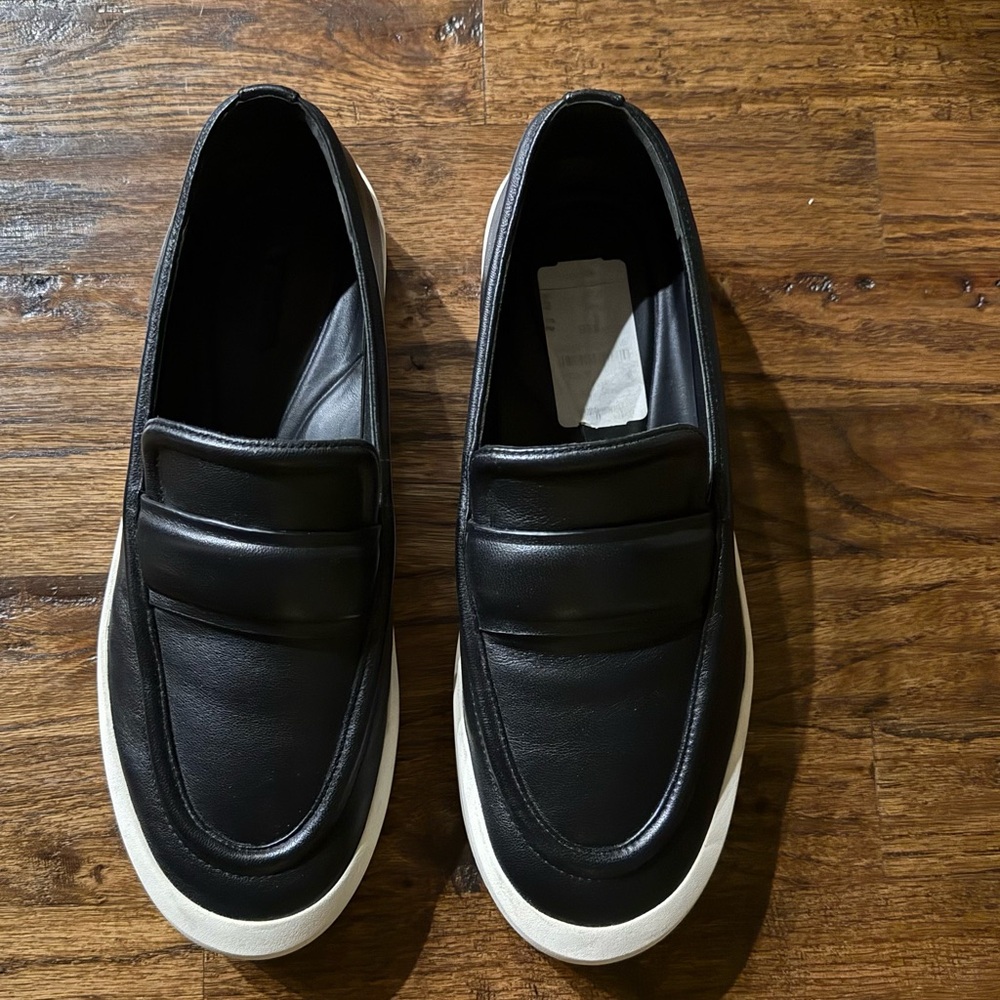 Vince Black Leather Ghita Slip-On
Sneakers Women's 8.5